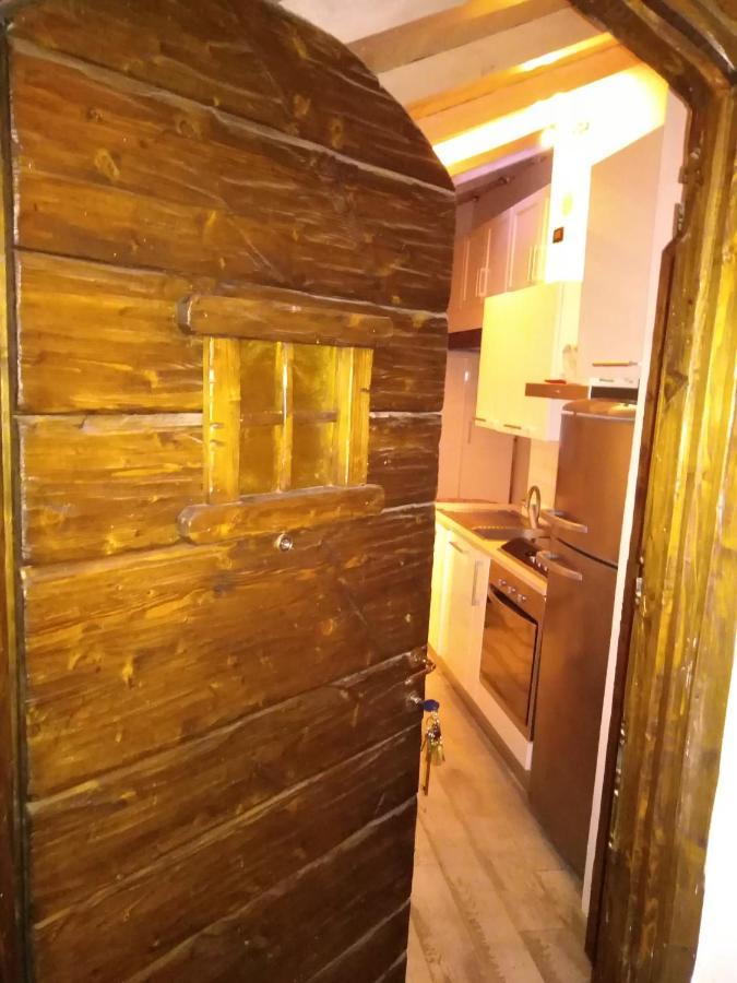 Appartamento In Casa D'Epoca أَويستا المظهر الخارجي الصورة